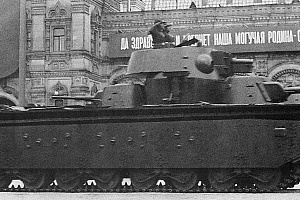 Парад 7 ноября 1939года. Т-35 с коническими башнями