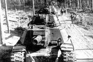Колонна Советских тяжелых САУ, СУ-152. На марше. Карелия 1943 год.