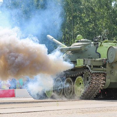 Советский средний танк Т-55А сегодня "ожил" в зоне динамических показов