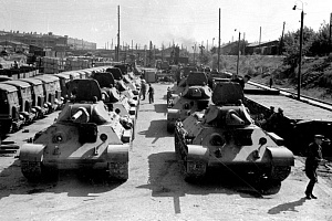 Танки   Т-34 Сталинградского тракторного завода на сдаточной площадке в период Великой Отечественной войны