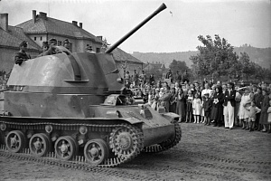 40М Нимрод на главной площади поселка Дорог 1942г. Венгрия.