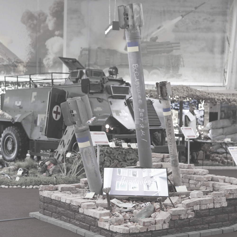 Выставка трофейного вооружения, посвященная СВО (RU, CN,EN)